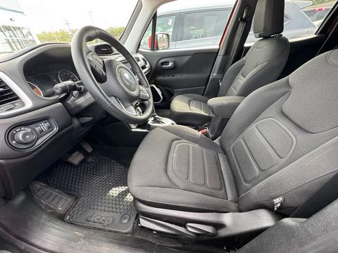 Used 2019 Jeep Renegade Latitude w/ Cold Weather Group AWD/4WD image 27