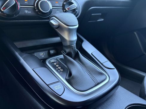 Used 2025 Kia Soul LX w/ LX Technology Package FWD image 39