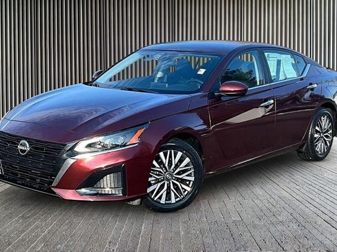 Used 2023 Nissan Altima 2.5 SV AWD/4WD image 13