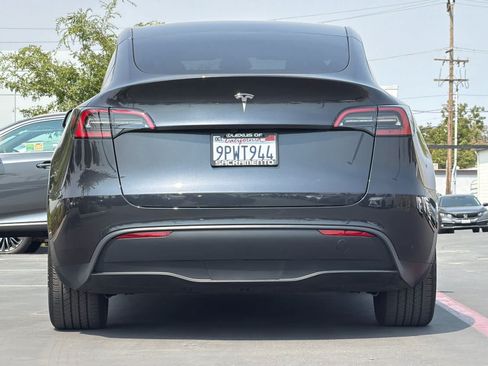 Used 2024 Tesla Model Y Long Range RWD image 8