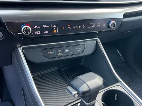 Certified 2025 Kia Carnival SX image 20