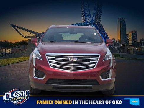 Used 2017 Cadillac XT5 Luxury w/ Driver Awareness Package FWD image 2