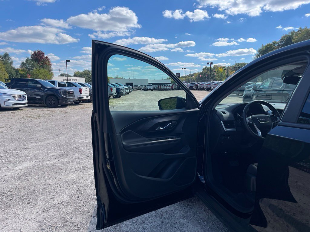 Used 2023 GMC Terrain SLE AWD/4WD image 16