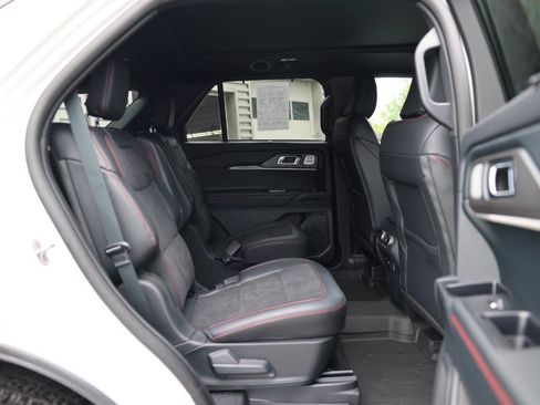 Used 2025 Ford Explorer ST AWD/4WD image 15