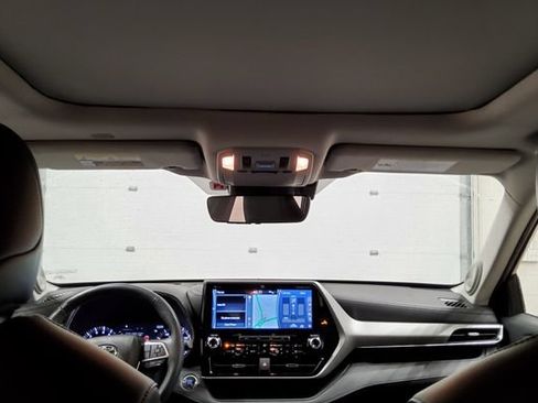 Used 2022 Toyota Highlander Platinum AWD/4WD image 22