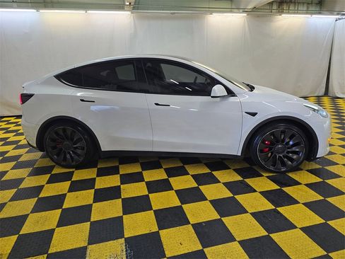 Used 2022 Tesla Model Y Performance image 2