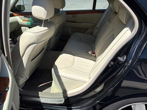 Used 2004 Lexus LS 430 RWD image 10