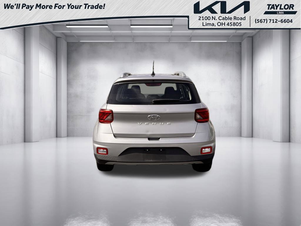 Used 2025 Hyundai Venue SEL FWD image 19