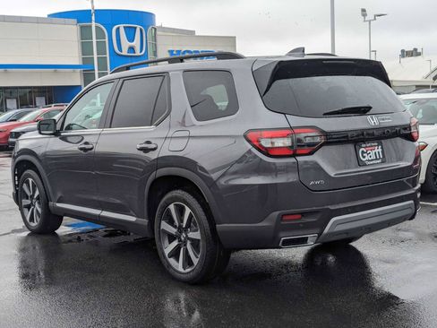 New 2025 Honda Pilot Touring image 8
