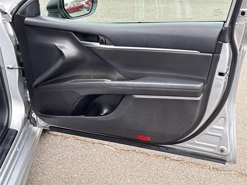 Used 2023 Toyota Camry SE image 8