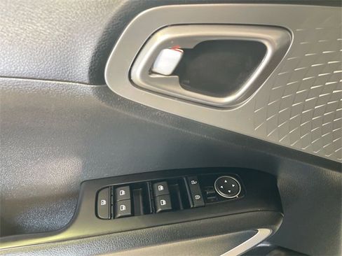 Used 2023 Kia Soul S image 12
