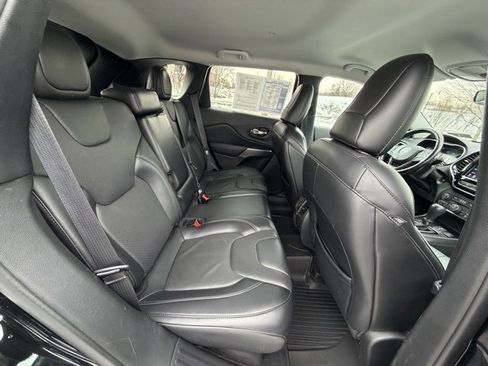 Used 2019 Jeep Cherokee Limited image 35