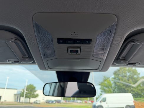 Used 2025 Toyota RAV4 XLE FWD image 27