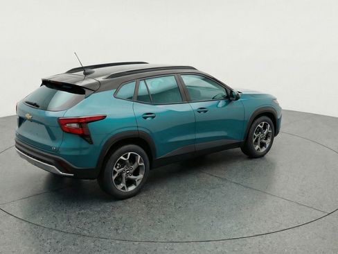 Used 2025 Chevrolet Trax LT w/ LT Convenience Package image 9