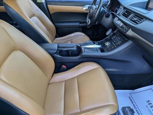 Used 2016 Lexus CT 200h image 19