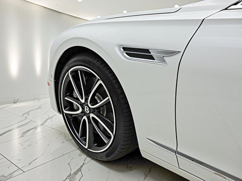 Used 2024 Bentley Flying Spur S V8 image 23