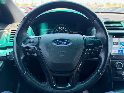 Used 2017 Ford Explorer XLT w/ Equipment Group 202A FWD image 9