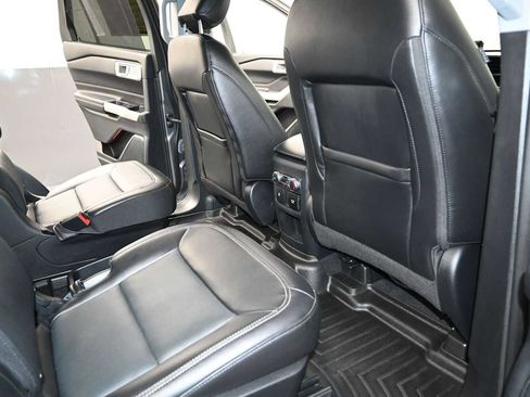 Used 2021 Ford Explorer Limited w/ Equipment Group 301A AWD/4WD image 31