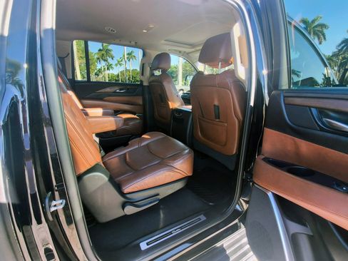 Used 2019 Cadillac Escalade ESV Luxury image 9