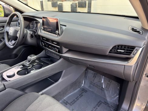 Used 2025 Nissan Rogue SV AWD/4WD image 12