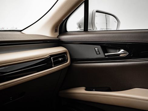 Used 2021 Lincoln Nautilus FWD w/ Equipment Group 101A image 37