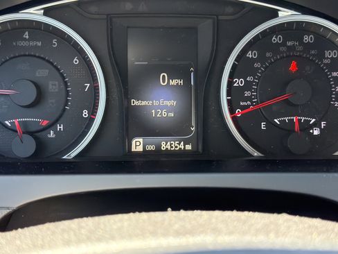 Used 2017 Toyota Camry SE w/ Moonroof Package FWD image 22