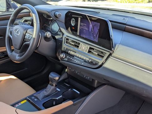 Used 2025 Lexus ES 300h w/ Premium Package image 21