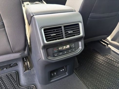 Used 2025 Volkswagen Atlas SEL Premium R-Line image 28
