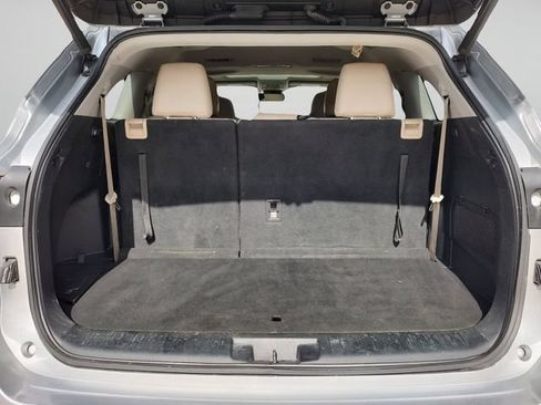 Used 2021 Toyota Highlander XLE FWD image 33