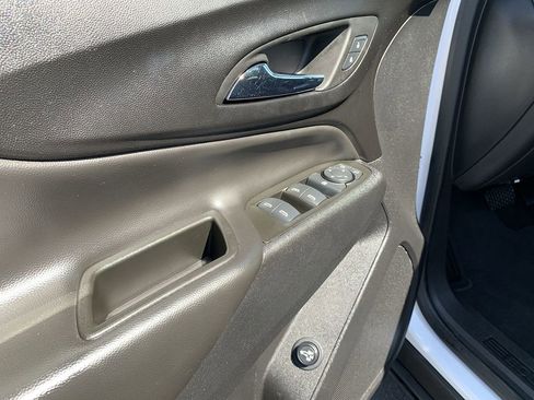 Used 2024 Chevrolet Equinox LT AWD/4WD image 16