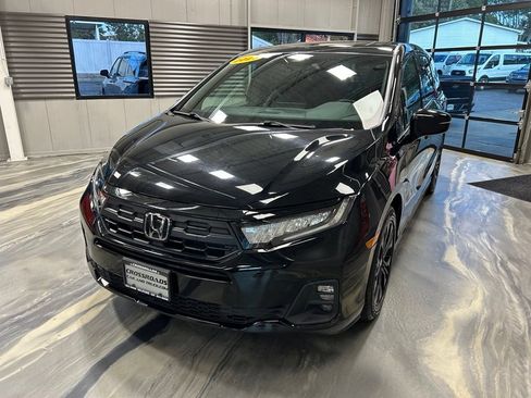Used 2025 Honda Odyssey Sport-L image 2
