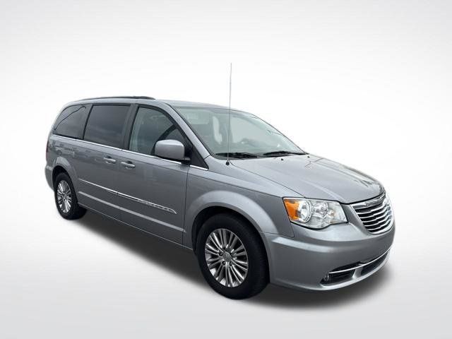 Used 2016 Chrysler Town & Country Touring w/ Driver Convenience Group FWD image 6