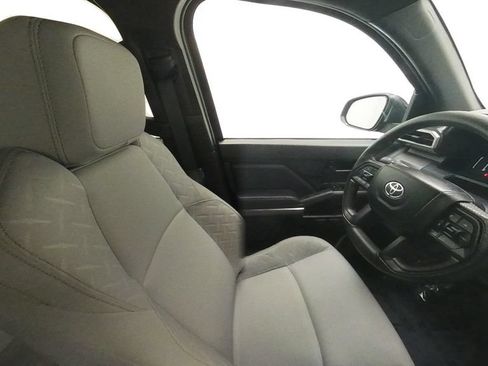 Certified 2024 Toyota Tacoma SR5 AWD/4WD image 33
