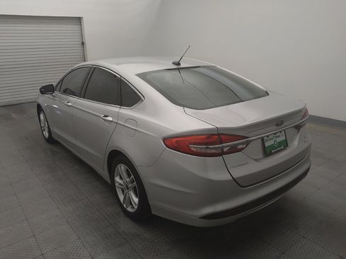 Used 2018 Ford Fusion SE w/ Fusion SE Technology Package FWD image 5