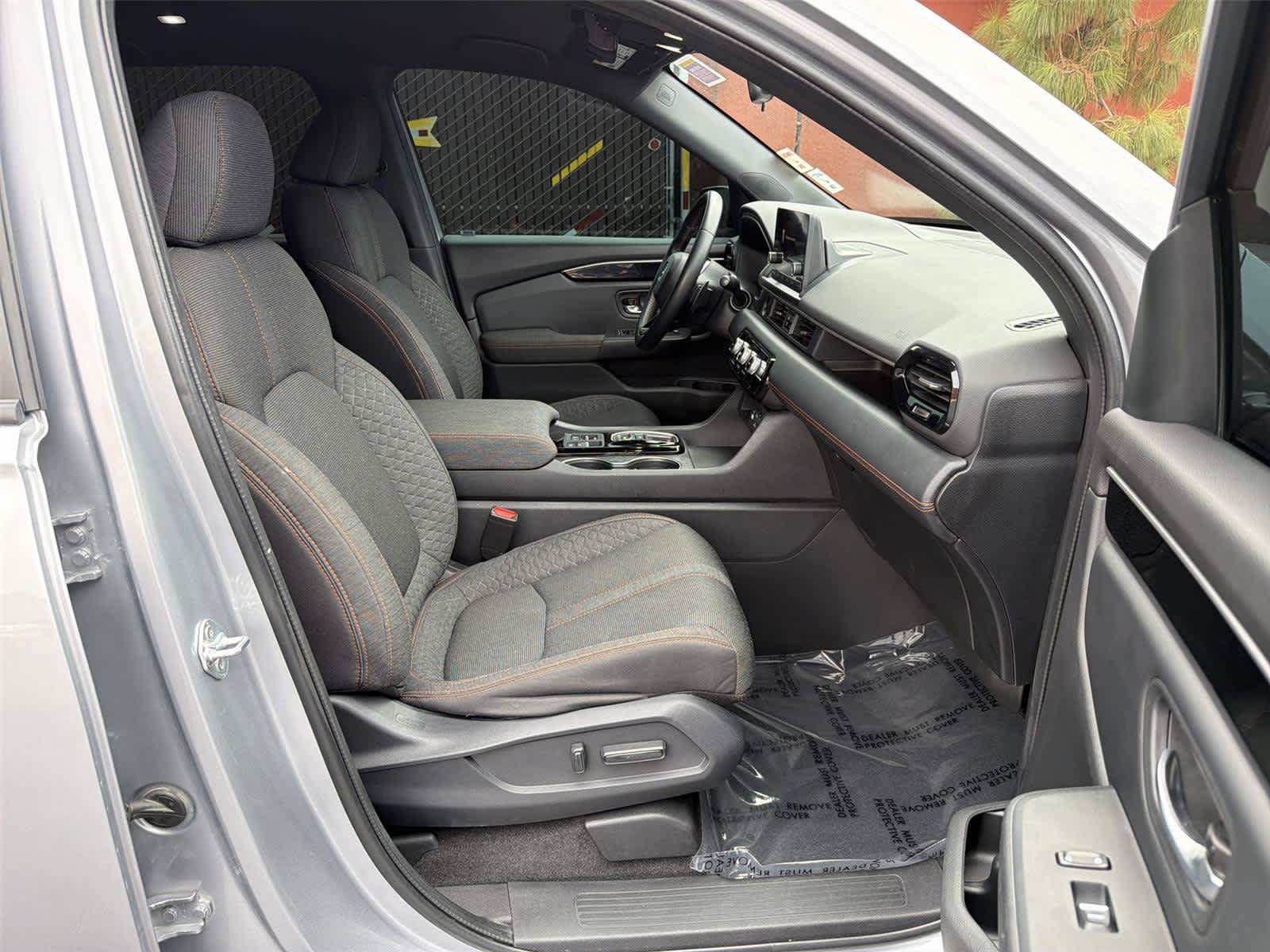 Used 2024 Honda Pilot Sport image 15