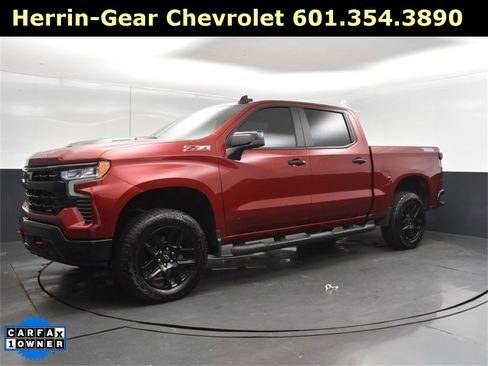 Used 2025 Chevrolet Silverado 1500 LT Trail Boss w/ Convenience Package II image 3