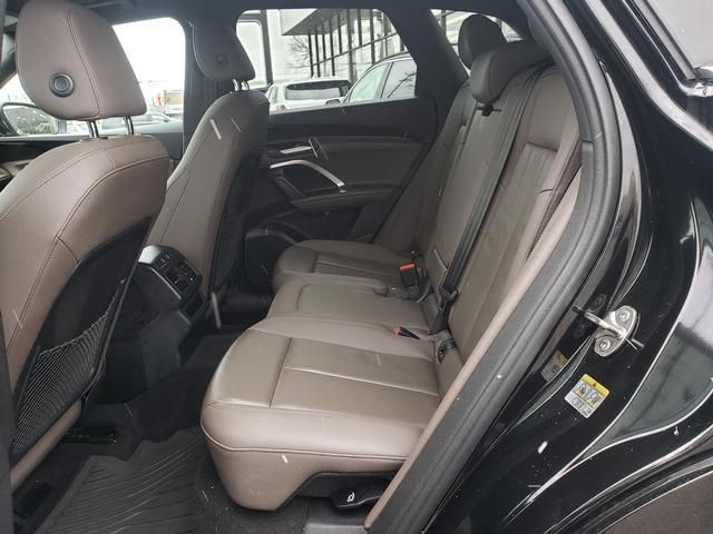 Used 2025 Audi Q5 Premium w/ Convenience Package AWD/4WD image 12