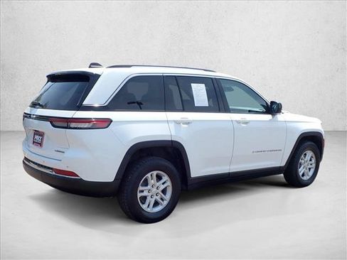 Used 2024 Jeep Grand Cherokee Laredo AWD/4WD image 4