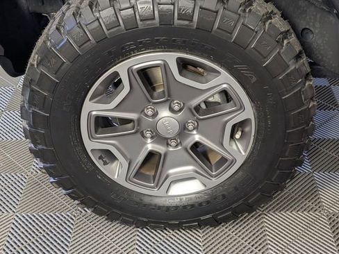 Used 2017 Jeep Wrangler Unlimited Rubicon w/ Connectivity Group AWD/4WD image 8