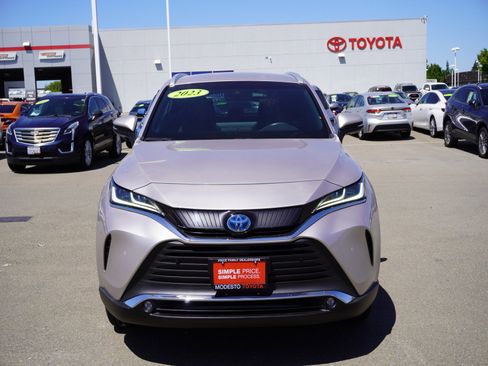 Used 2023 Toyota Venza XLE AWD/4WD image 6