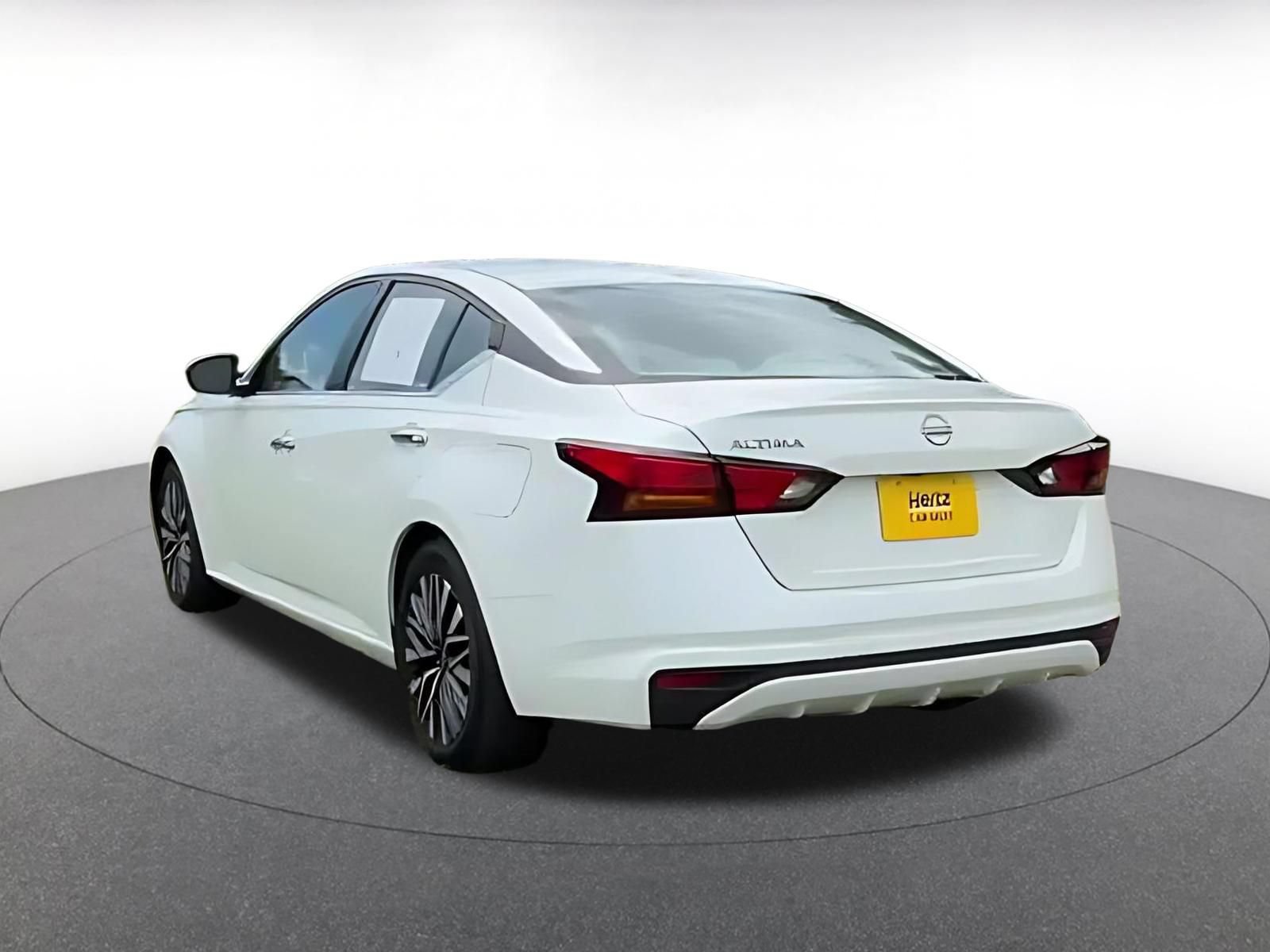 Used 2025 Nissan Altima 2.5 SV FWD image 9