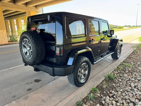 Used 2014 Jeep Wrangler Unlimited Rubicon w/ Connectivity Group AWD/4WD image 3