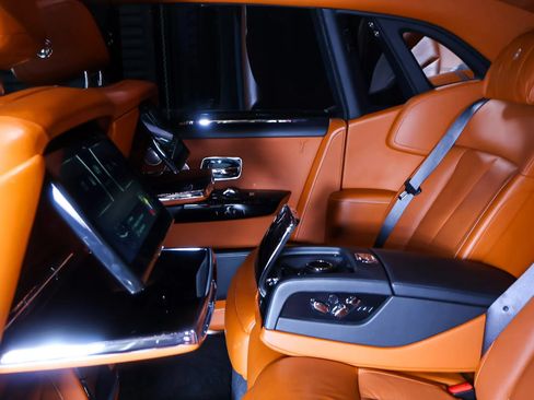 Used 2018 Rolls-Royce Phantom Sedan RWD image 22