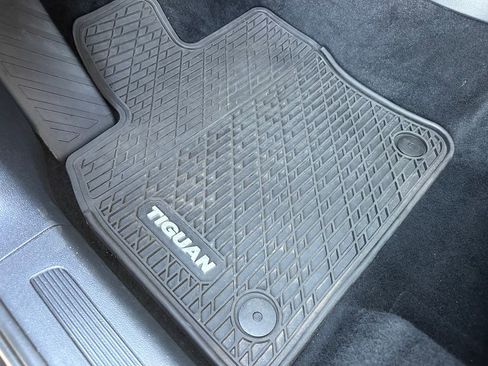 Used 2023 Volkswagen Tiguan SE image 26