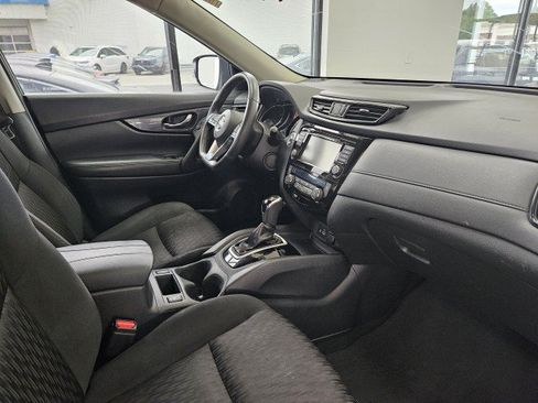 Used 2018 Nissan Rogue SV AWD/4WD image 14