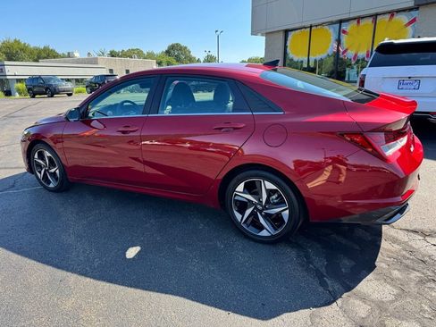 Used 2023 Hyundai Elantra Limited w/ Preferred Accessory Package FWD image 7