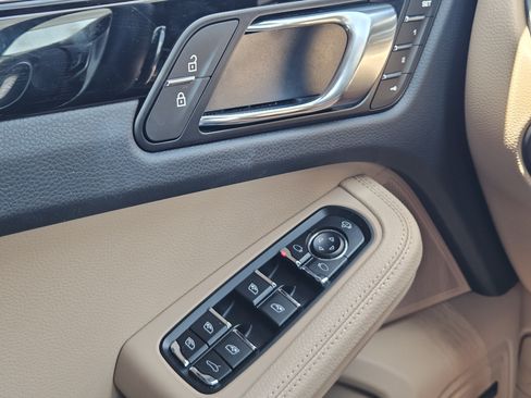 Certified 2026 Porsche Macan AWD/4WD image 23