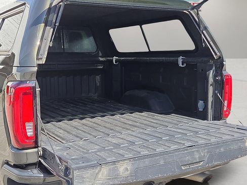 Used 2022 GMC Sierra 2500 AT4 w/ AT4 Preferred Package AWD/4WD image 9