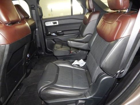 Used 2021 Ford Explorer Platinum w/ Equipment Group 601A AWD/4WD image 12