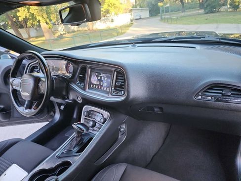 Used 2019 Dodge Challenger SXT image 30